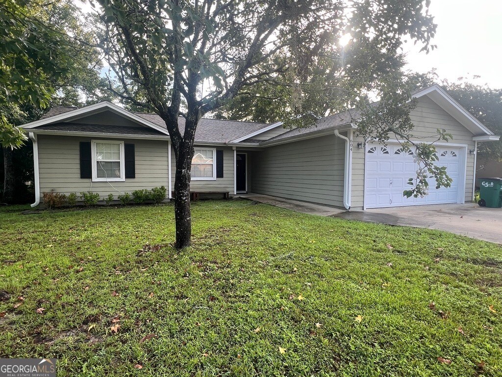 Foto principal - 604 Hunt Club Rd