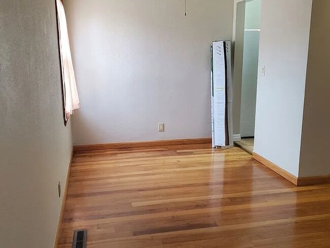 Building Photo - 224 E Graves Rd