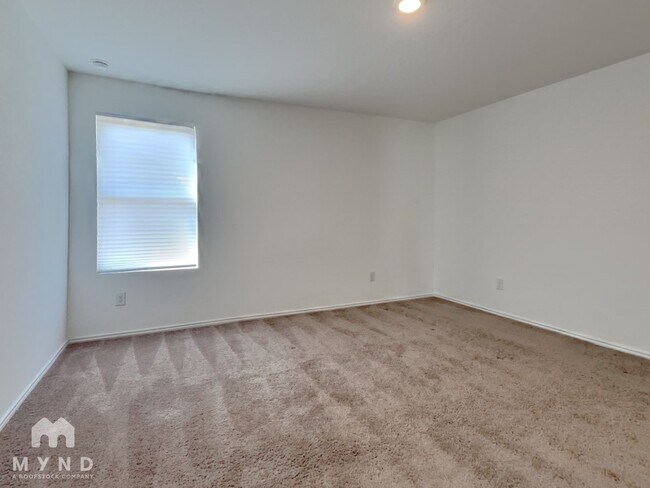 Building Photo - 9807 Butte Crk