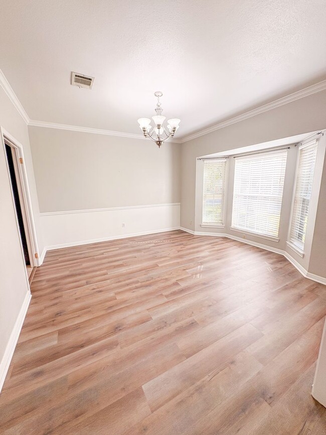 Foto del edificio - 1221 Walden St