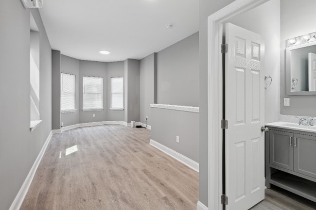 Photo - 5050 Walnut St House