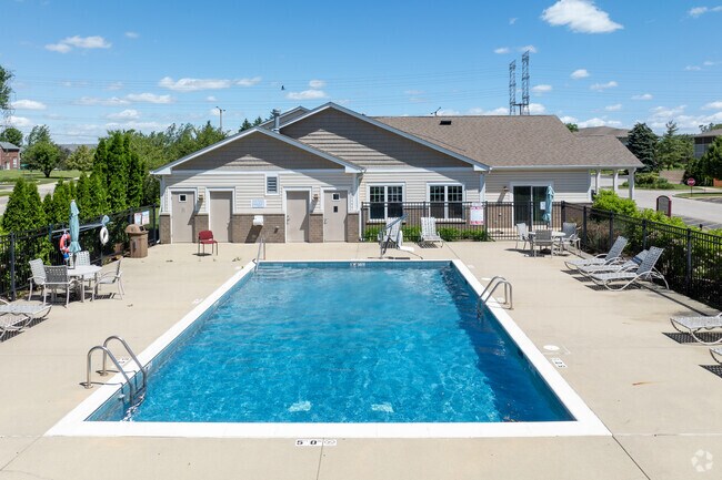 Piscina - Woodstone Village Apartments
