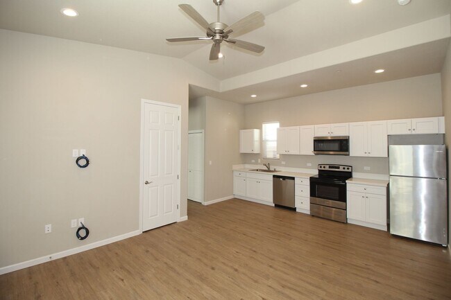 Foto del edificio - BRAND NEW with SOLAR Washer/Dryer/Fridge Included