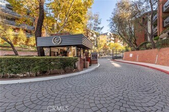 Building Photo - 4774 Park Encino Ln