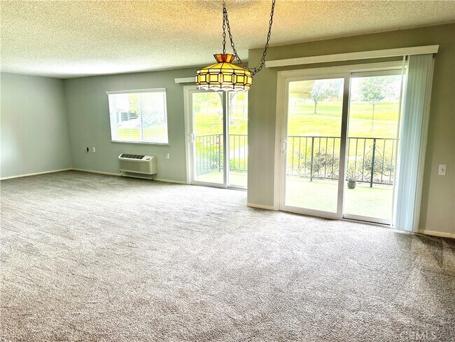 Foto del edificio - 2388 Via Mariposa W