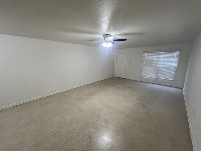 Foto del edificio - 2 bedroom, 2 bath apartments in Sherwood F...