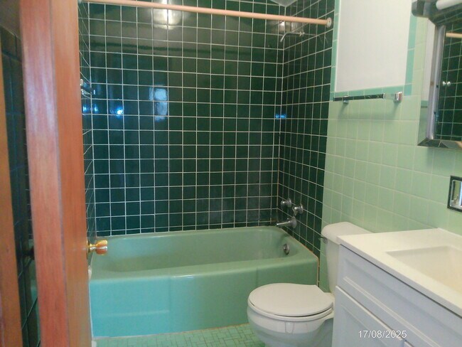 Foto del edificio - 7256 W Belmont Ave