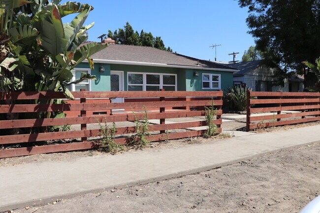 Building Photo - 6216 Babcock Ave
