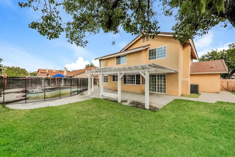 Primary Photo - 45341 Rancho La Brea Dr