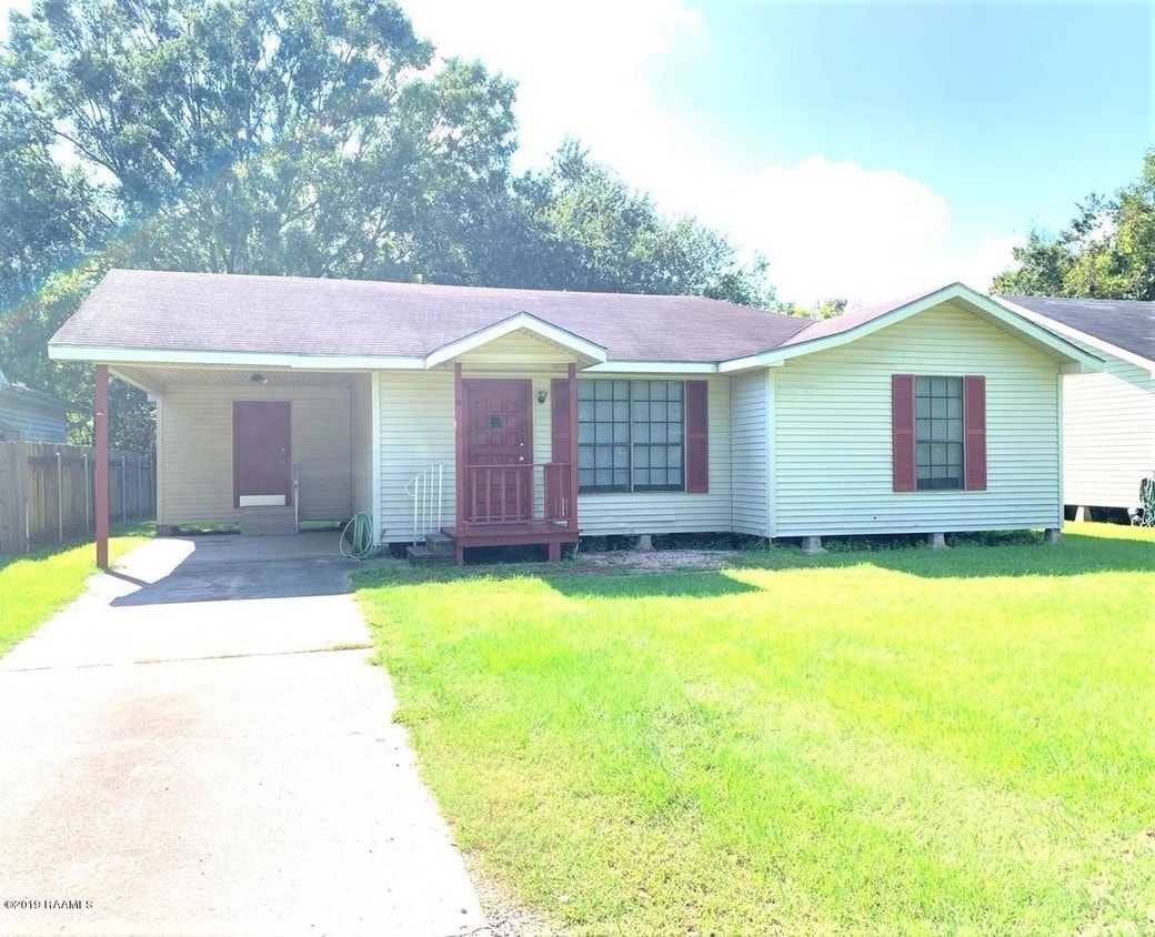 118 Southfork Dr, Youngsville, LA 70592