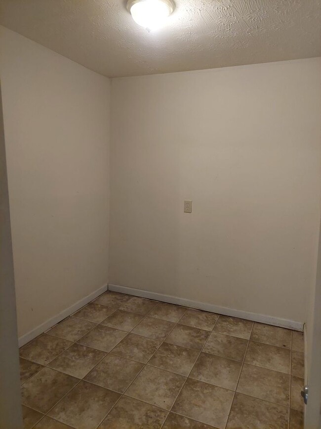 Building Photo - Cute Duplex