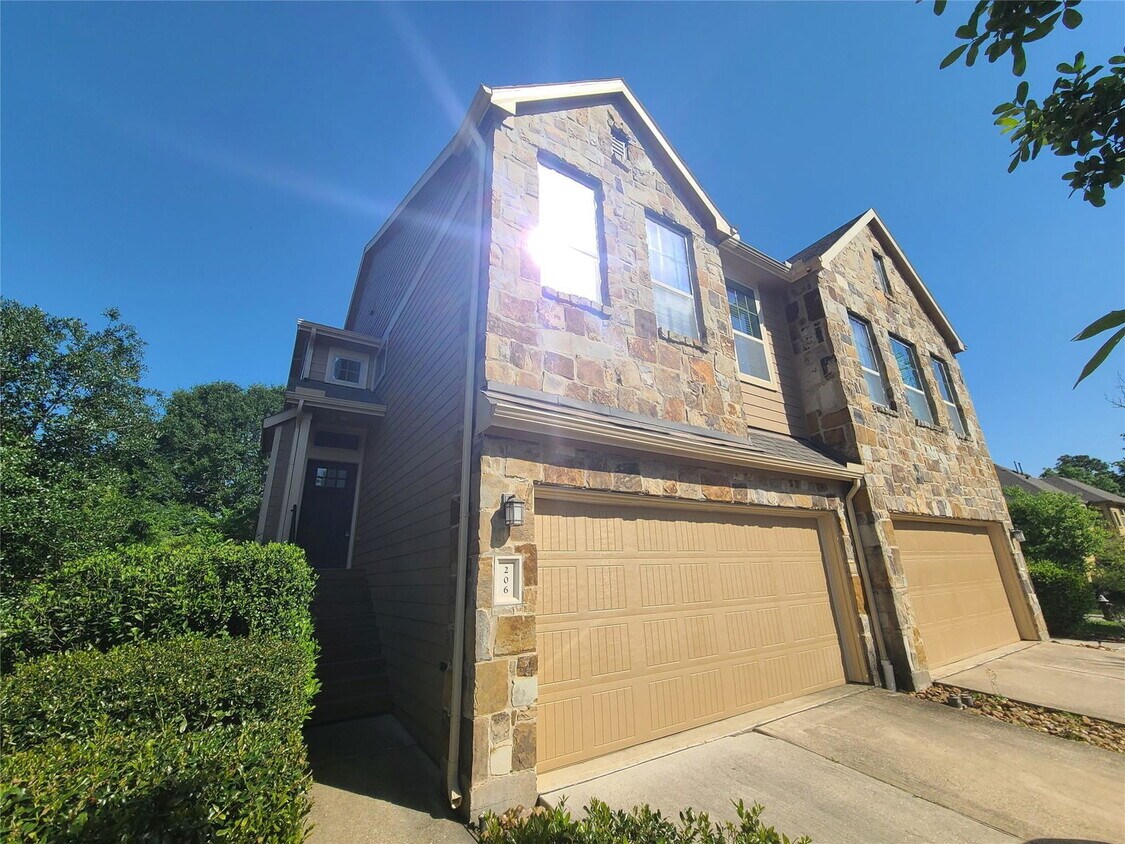 Foto principal - 206 Cheswood Forest Pl