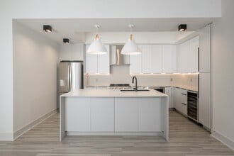 Building Photo - Blu Aventura