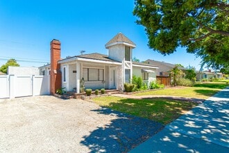 Building Photo - 3636 Gardenia Ave
