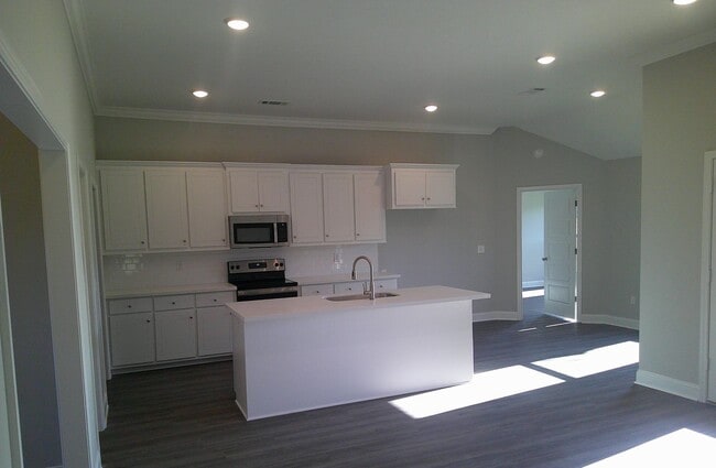 Building Photo - 496 MS-468