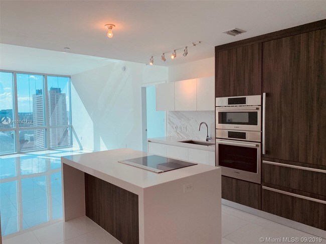 Foto del edificio - 851 NE 1st Ave