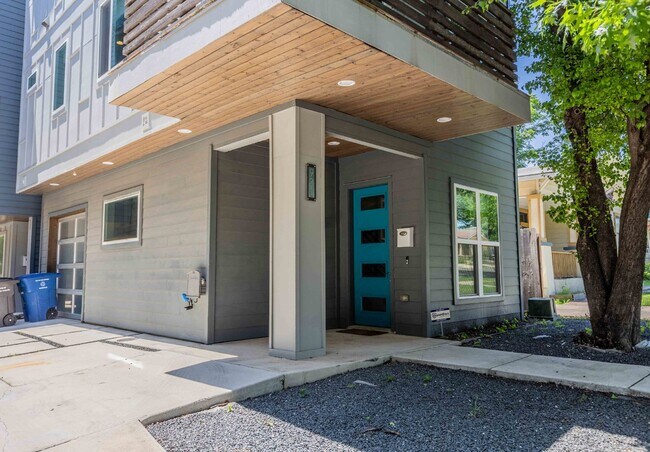 Building Photo - 930 W Craig Pl