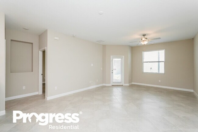 Building Photo - 2883 Coach Manors Way