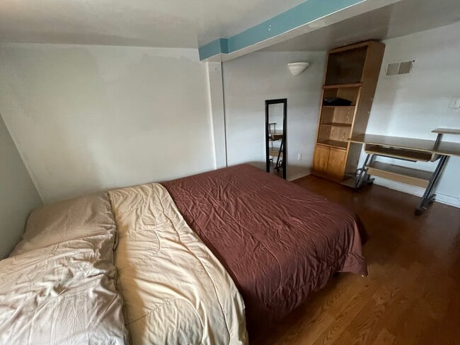 Building Photo - 1013 St Paul St