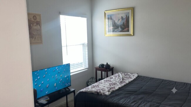 Foto del edificio - 2205 Forgetmenot Ln