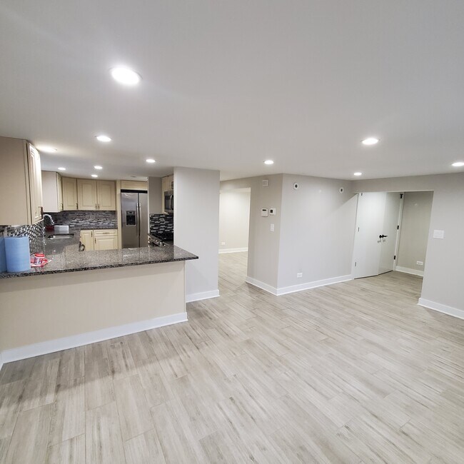 Photo - 8044 N Oriole Ave Apartments