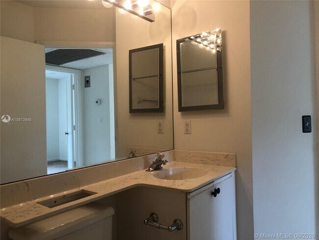 Foto del edificio - 5430 Venetia Ct