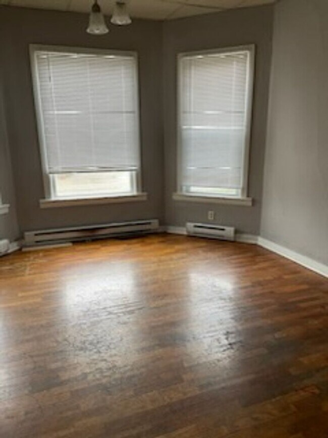 Foto del edificio - 304 W Eureka St