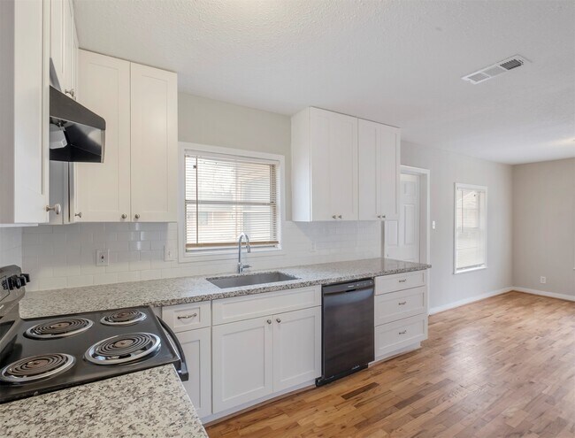 Foto del edificio - 8248 Hartford St