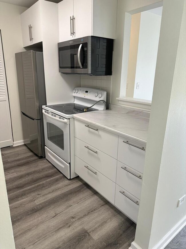 Foto del edificio - 900 N Lakeside Dr