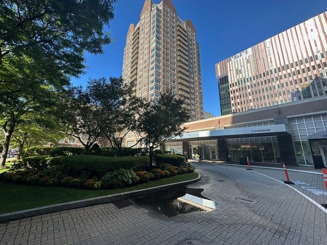 Foto del edificio - 8 Museum Way