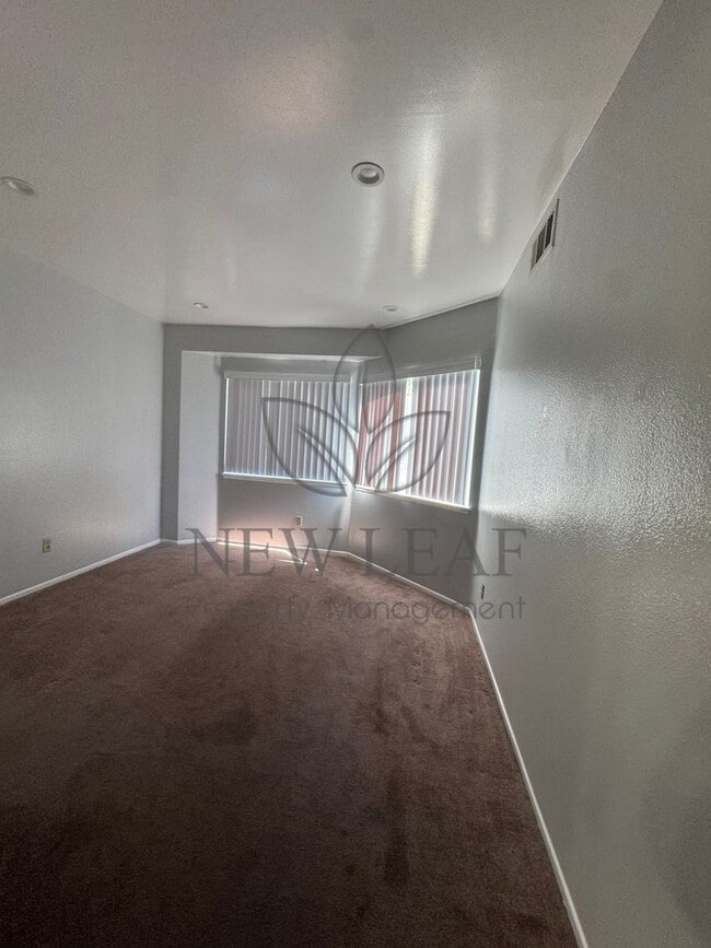 Foto del edificio - Stunning 2 Bedroom in the Heart of Ontario