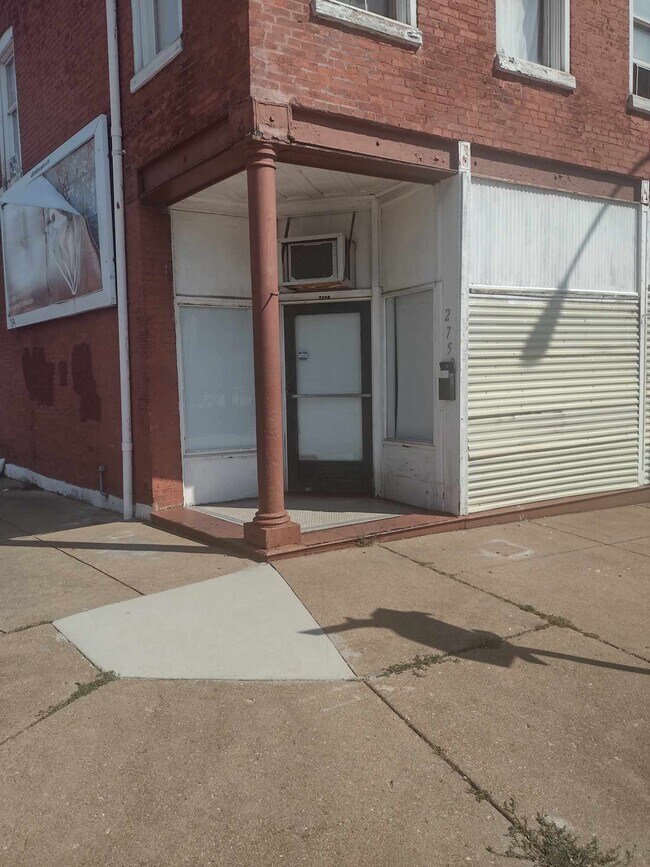 Building Photo - 2759 Arsenal St