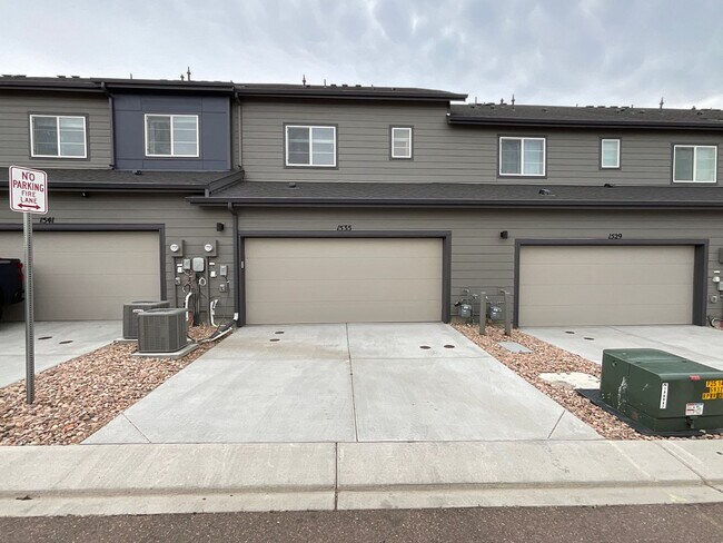 Building Photo - 2 Bedroom Townhome Available Near Voyager ...