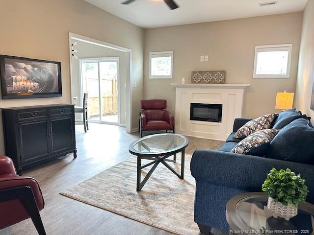 Foto del edificio - 905 Kingscote Dr