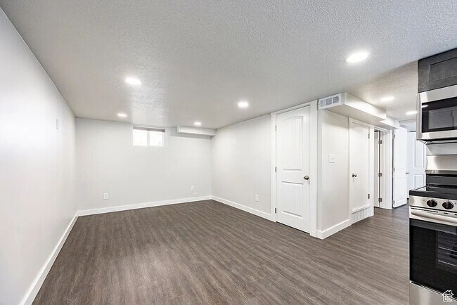 Living Room - 951 30th St