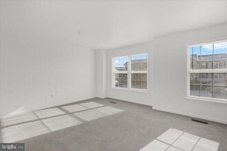 Building Photo - 655 Fisher Dr