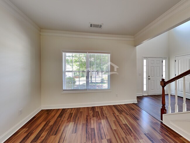 Building Photo - 6260 Cove Creek Dr
