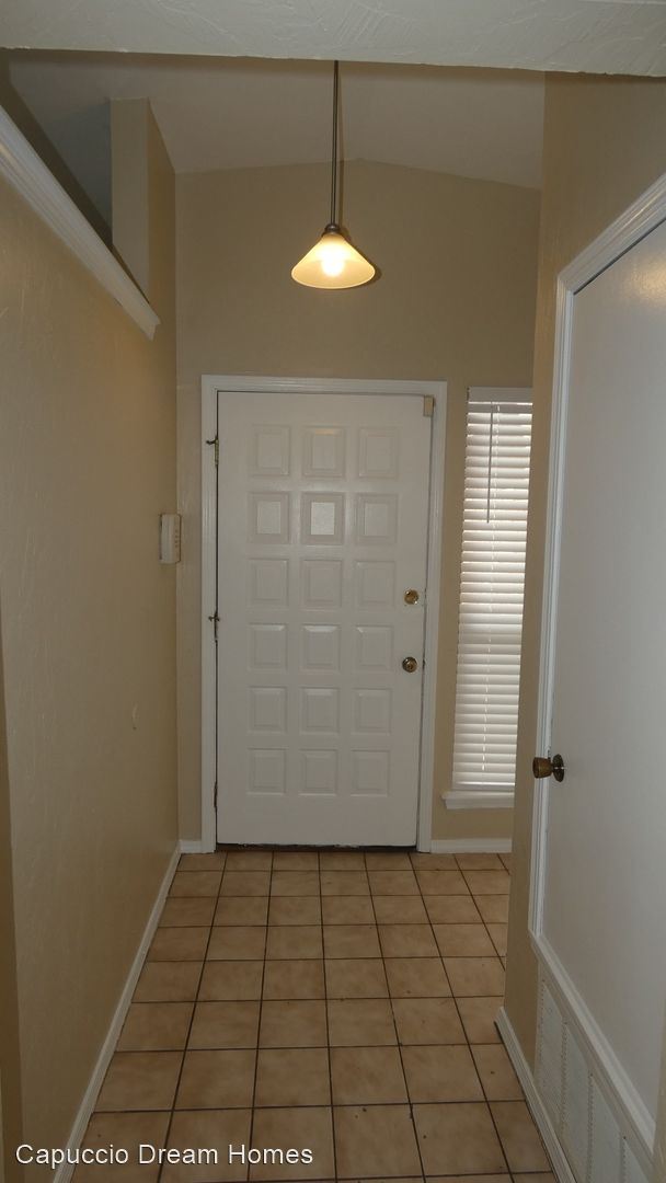Building Photo - 3 br, 2 bath House - 2512 SW 39th St.