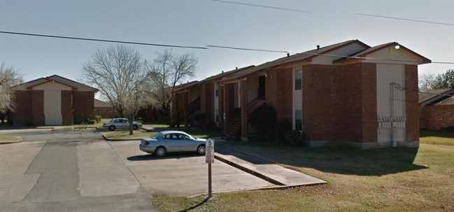 Building Photo - 1820 Red River Dr