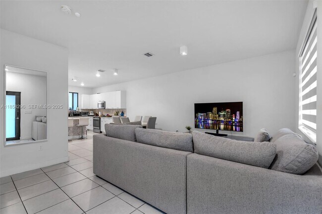 Foto del edificio - 4450 NW 83rd Pkwy