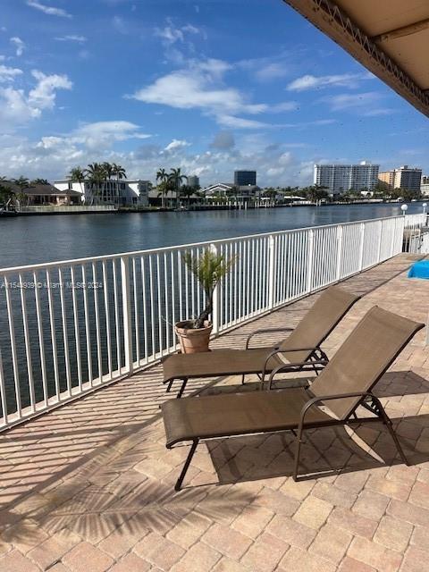 Building Photo - 3161 S Ocean Dr