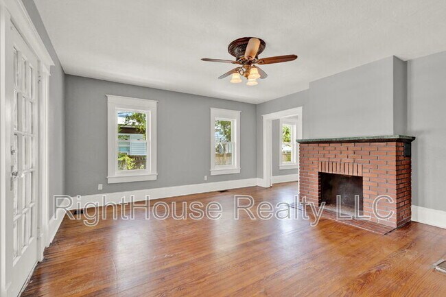 Building Photo - 611 S Grove St