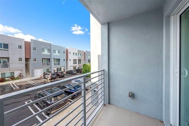 Foto del edificio - 2555 NE 193rd St