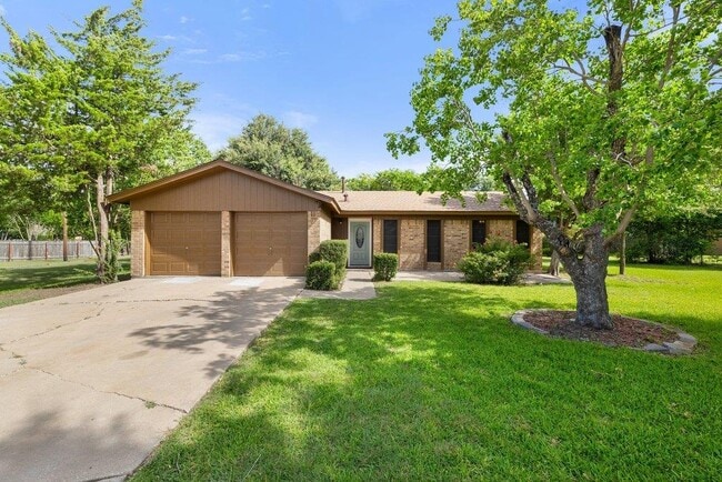 Foto del edificio - 704 Brookwood Cir