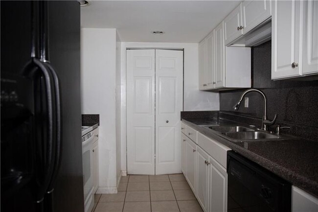 Building Photo - 3810 Kensingwood Trce