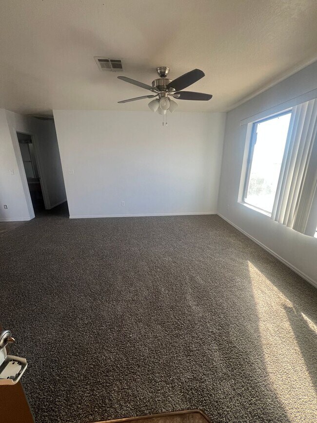 Foto del edificio - Freshly updated 3 bedroom 2 bathroom apartment in St George!
