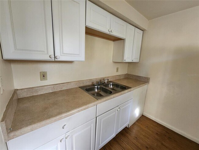 Foto del edificio - 701 SW 67th Terrace