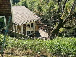 Building Photo - 20899 Aldercroft Heights Rd