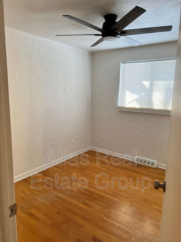 Building Photo - 604 S Quentin St