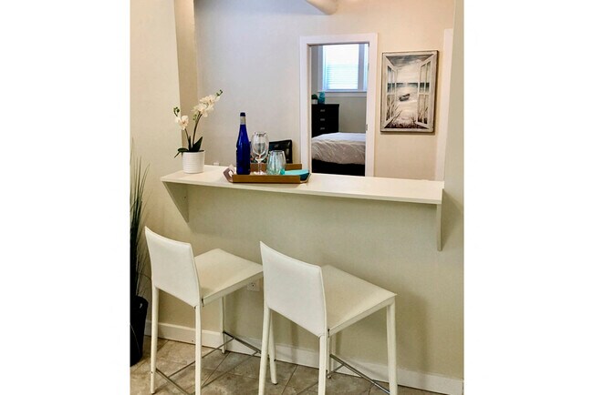 2BDR - Salle à manger - 641 Westminster Apartment